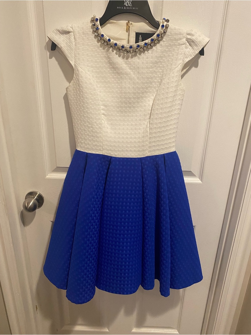 Mac Duggal White and Royal Blue Textured Skater Dress Size 2 altered to size 0 - Picture 2 of 3
